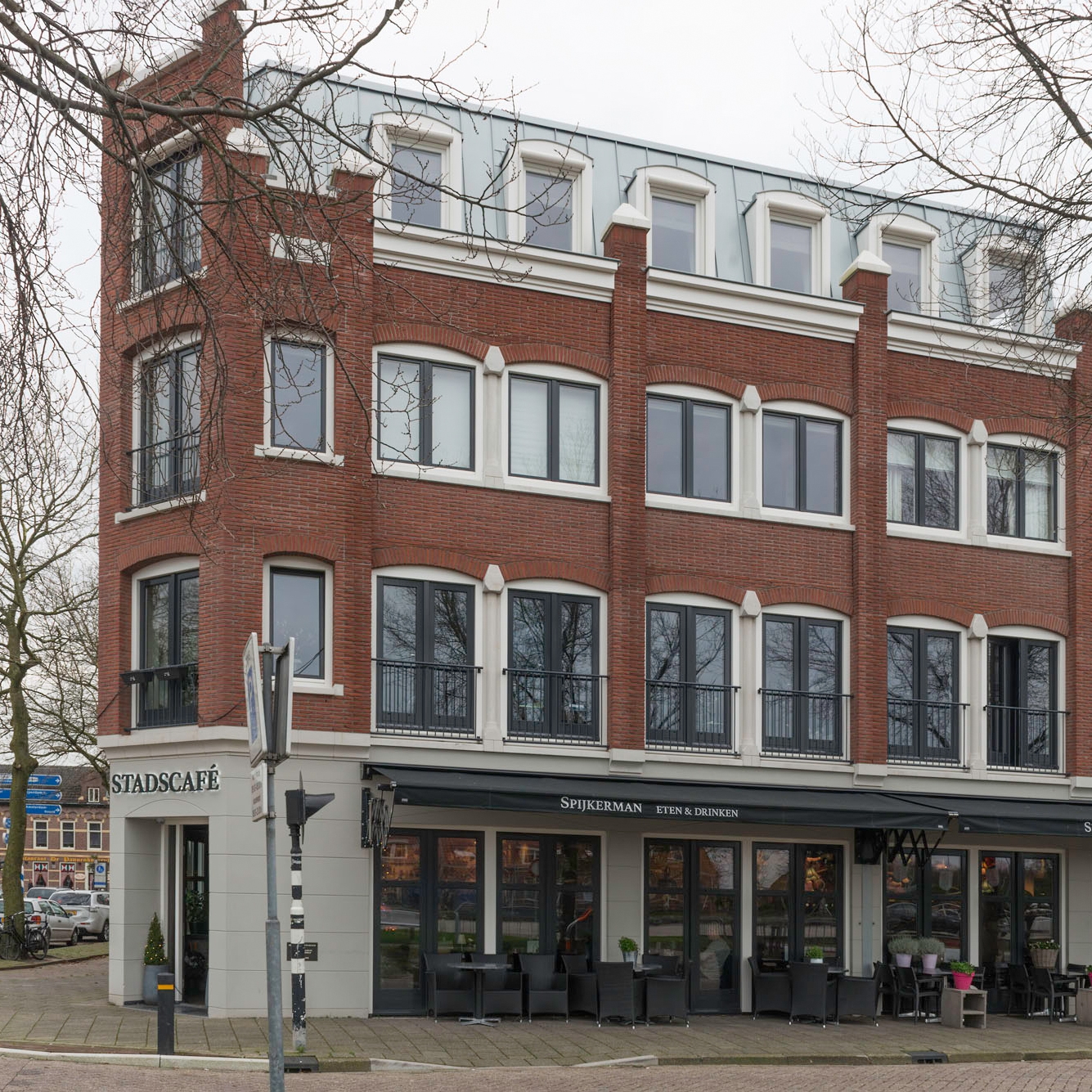 Restaurant, winkels en woningen in één complex